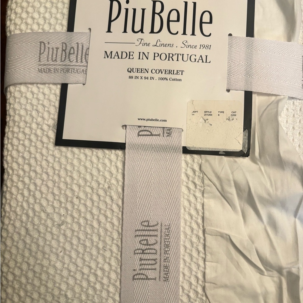PiuBelle White Queen Coverlet